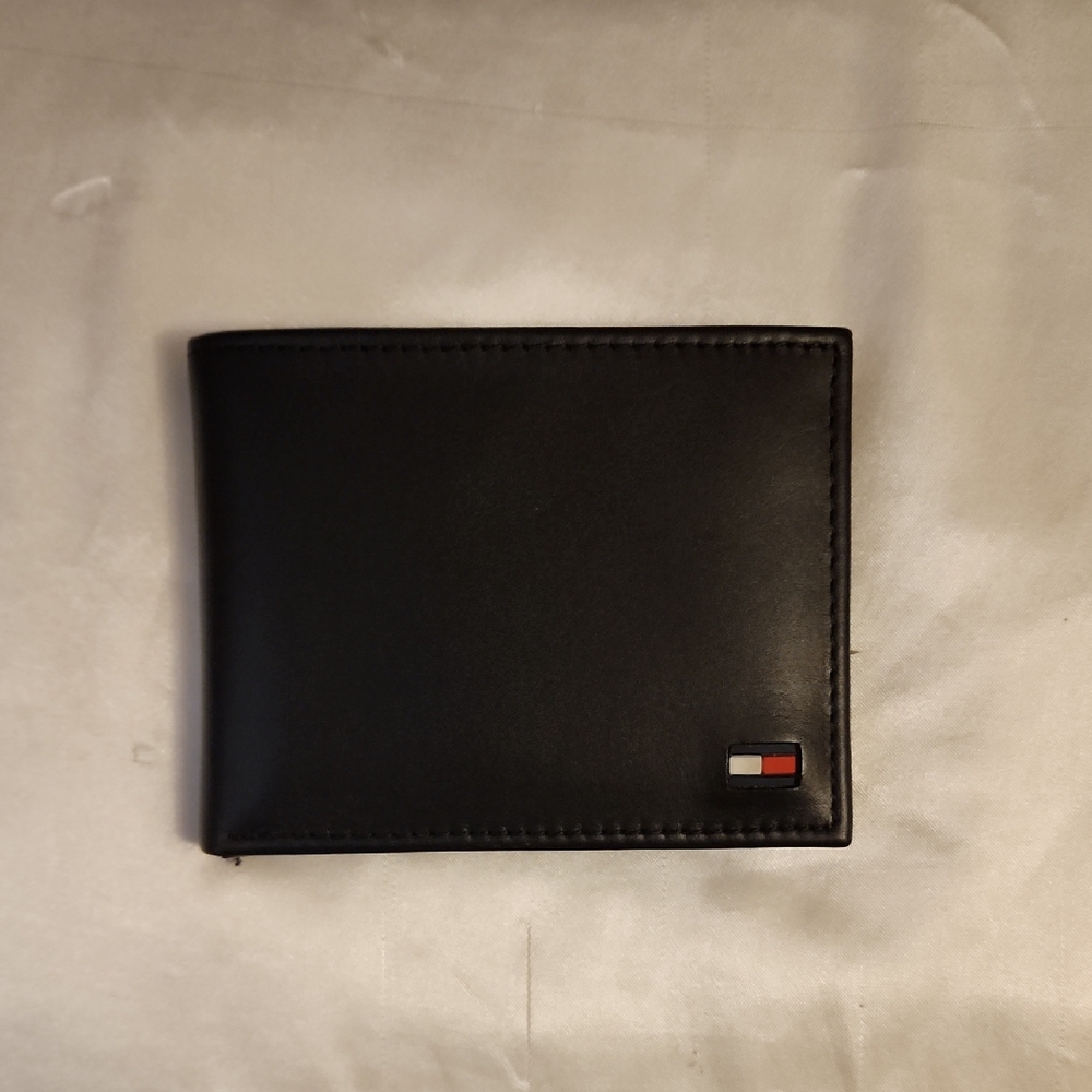 Tommy Hilfiger Black Leather Card Holder